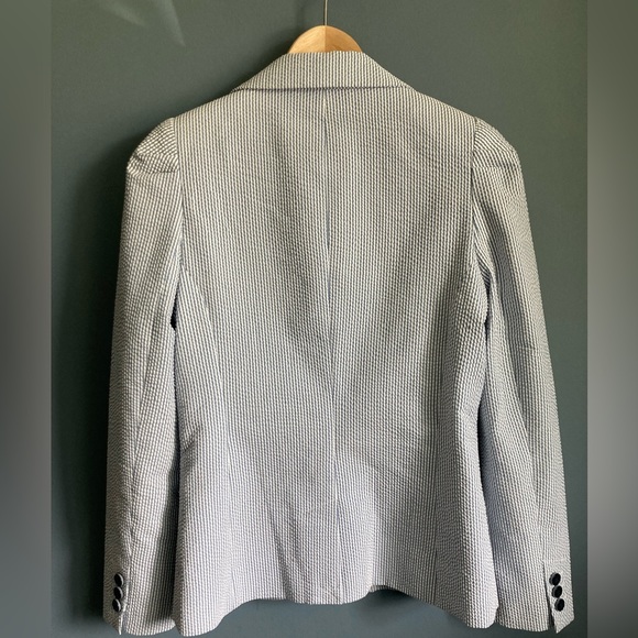 Light blue pinstripe blazer. H&M size 8 - Picture 6 of 9